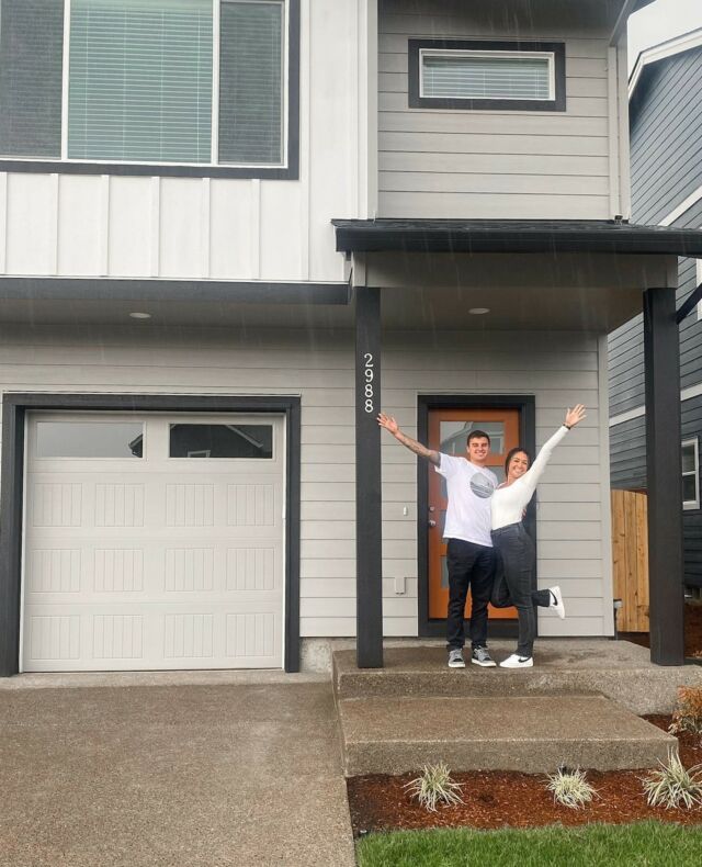 Nothing more PNW than a little bit of rainy-move-in magic.😍🌧️Welcome home and congratulations to the Oberg family! ⁠
⁠
Here's what they shared with us:⁠
"Our experience working with Holt Homes was absolutely seamless and such a quick and easy process. They truly worked with us to make sure all of our needs as buyers were met and had great communication throughout the whole process. As a realtor, I’ve worked with many builders, and I can honestly say that Holt Homes has one of the best teams to work with in all aspects of the transaction." - Emily Oberg⁠
⁠
We're so honored to be your homebuilder! ⁠
⁠
#holthomesPNW #newconstructionhomes #pnwliving #realestate