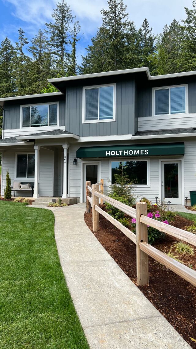 It’s a fantastic weekend to go take a tour! 😍 Visit our community information centers to explore our floor plans and learn about building with Holt Homes. 😃👋 Find addresses and driving instructions on our website for your neighborhood of choice in Oregon or Washington.📍🚘

Find home at the link in bio. 

P.s. remember to visit the The New Homes Tour this weekend at Ramble Creek if you’re in the Vancouver/Ridgefield area. 👀

#modelhomes #hometour #pacificnorthwest #pnwliving #pnwlifestyle #newconstructionhomes #homebuilder #holthomespnw #holthomes #pnwhomes #pnwrealestate #oregonhomes #washingtonhomes #craftsmanhome