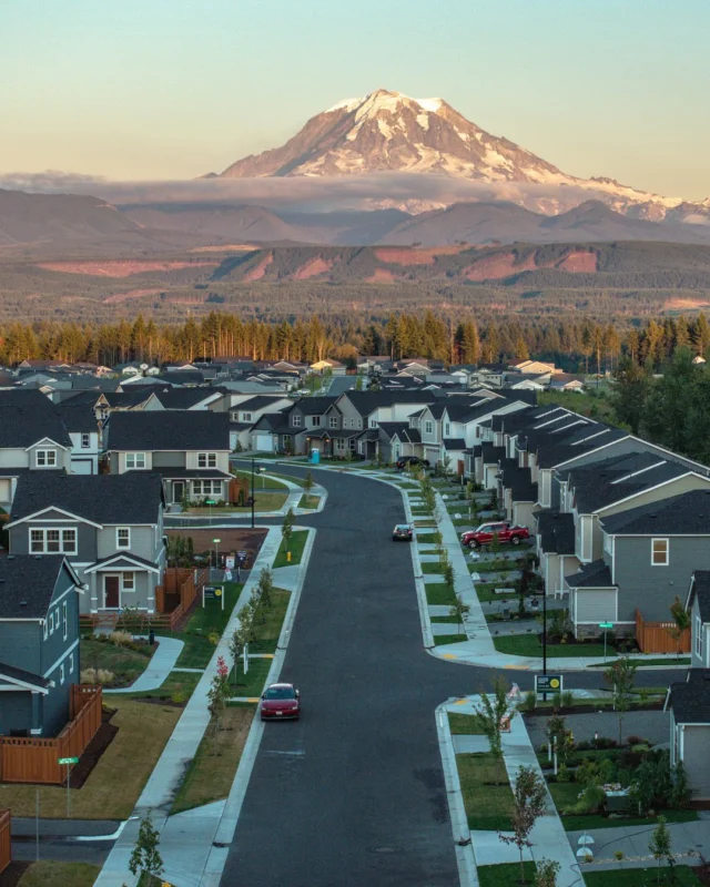 Living in Glacier Pointe at Tehaleh means sunsets like this. Imagine winding down each day with views like these right from your backyard! 🌄

#holthomes #holthomespnw #glacierpointe #tehaleh
