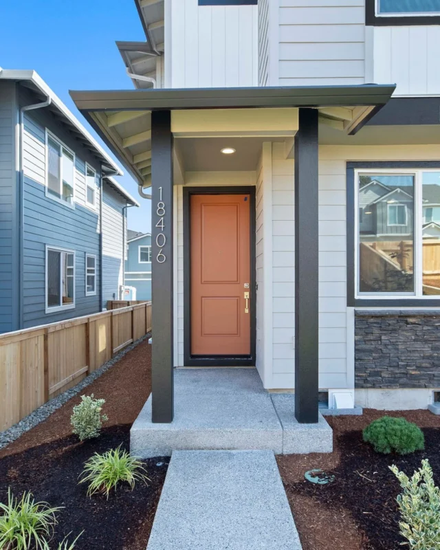 Step inside the Ramble Creek floor plan 1547 and see how easy daily life can be. The main floor opens up to the kitchen, dining, and living area with a cozy electric fireplace and plenty of space for family moments 🍳🔥. Upstairs, the master suite comes with a walk-in closet and handy laundry, plus two more bedrooms and a full bath. Plenty of room for everyone.

✨ 3 bedrooms, 2.5 baths
✨ 1,547 sq ft of comfortable living
✨ Open layout made for everyday life

Come see it in person and imagine your life here! 🏡

#holthomes #realesate #newhome #pnwlifestyle #homeforsale
