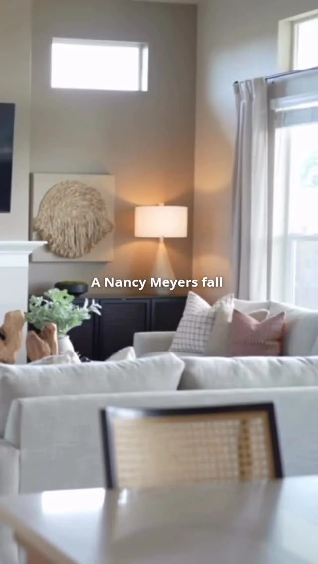 Nancy Meyers would call this the start of cozy season 🍂

#holthomespnw #pnwhomes #nancymeyersaesthetic
