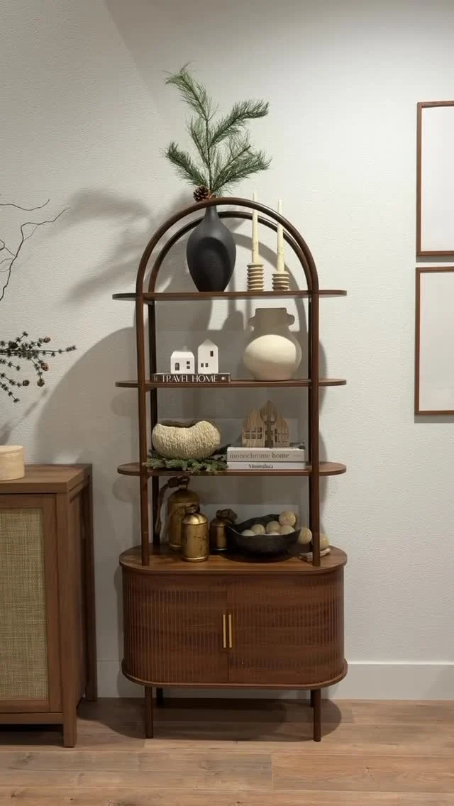 Decorate my bookshelves for Christmas 🎄

#homedecor #bookshelfdecor #bookshelfstyling