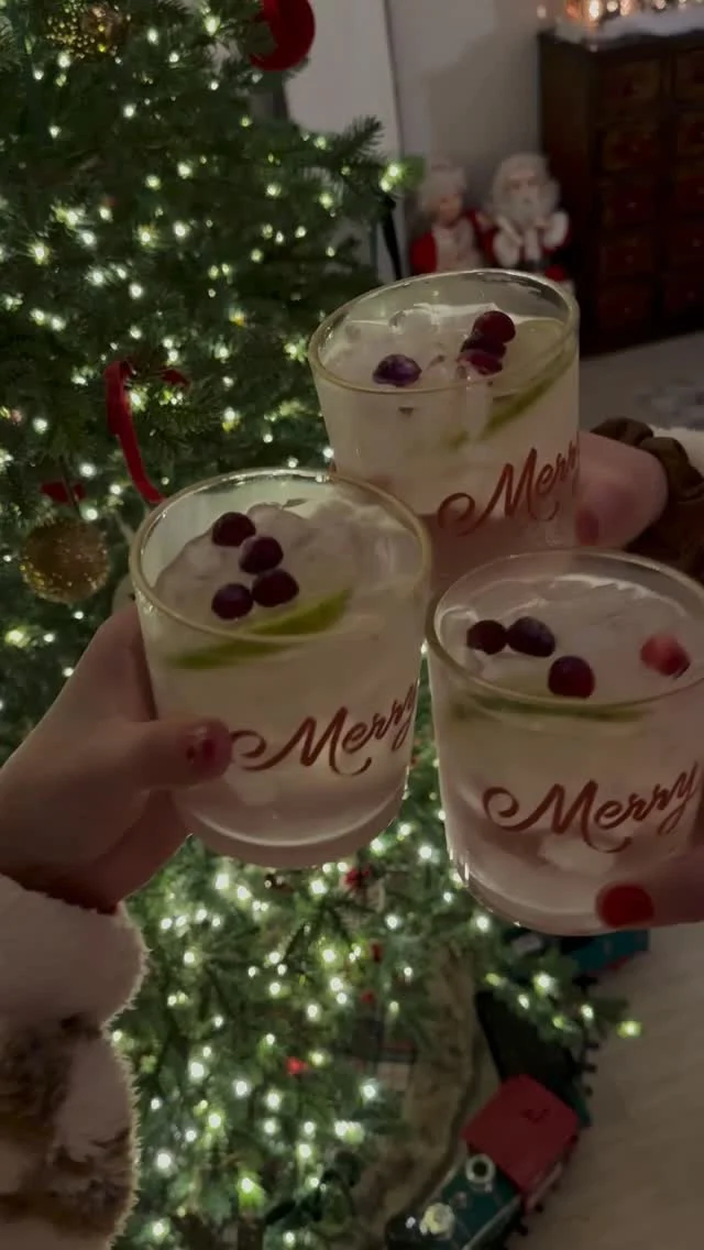 Teddy Bear Christmas PJ Night🎄✨

Had the cutest teddy bear themed pajama party with my two best friends-sushi, chocolate, cozy blankets, and a Christmas movie while we just relaxed together. The vibes were soft, sweet, and so magical. ✨❤️🐻