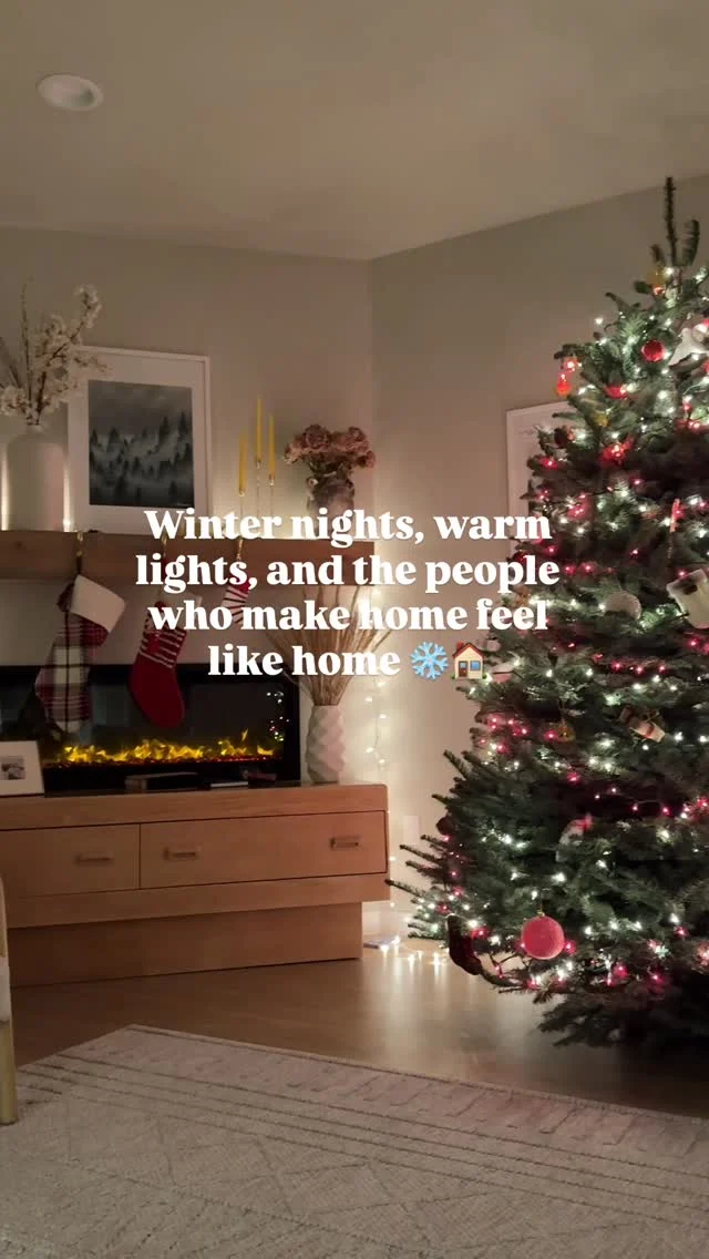 Gathered where we’re most comfortable-home 🤍
.
.
.
.
.
#athomewithholt #holthomes #createwithholt #holthomespnw