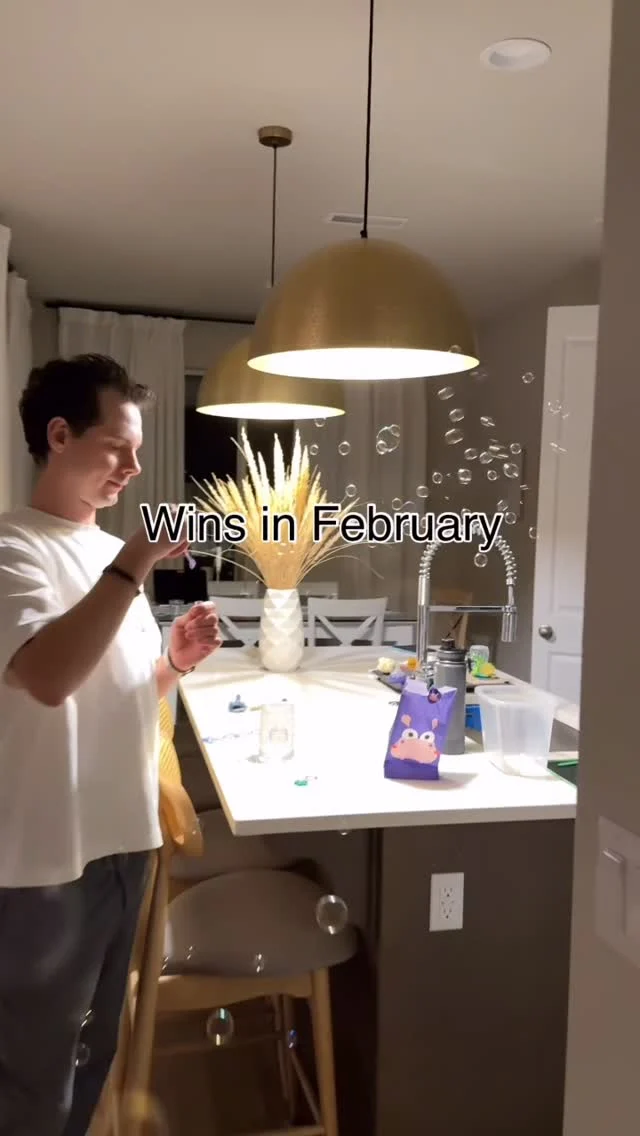 February wins we’re so proud of 🥹✨
From trike rides and peekaboo at home to climbing stairs and blowing out candles — little milestones that feel like big victories 🤍