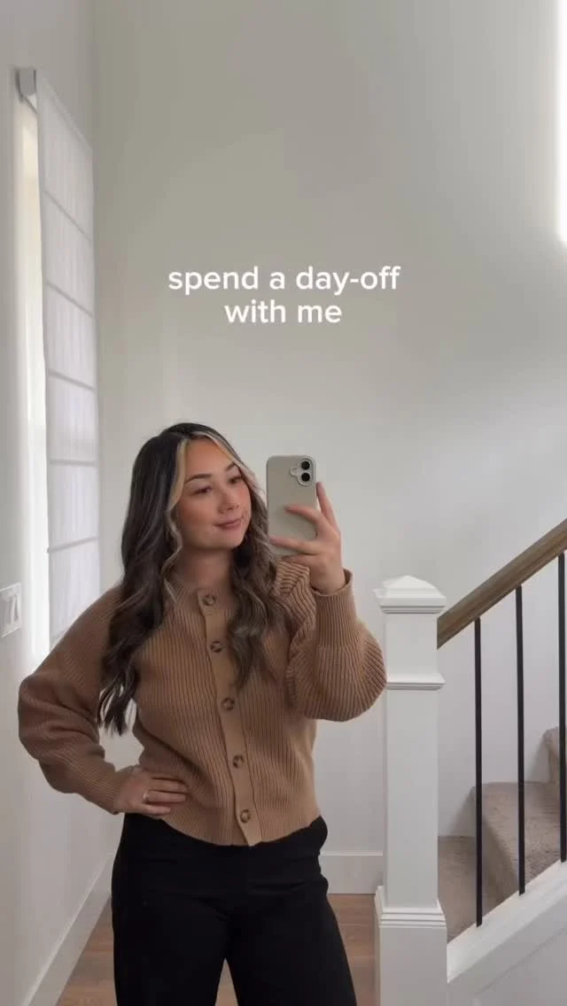 Spend a day off with me 🌿☀️

Spring and summer are my favorite seasons here in the PNW. I love how Holt Homes designs their neighborhoods with so many walking paths and beautiful scenery along the way. This time of year, I’m always outside soaking in the views, enjoying nature, and getting my daily dose of vitamin D