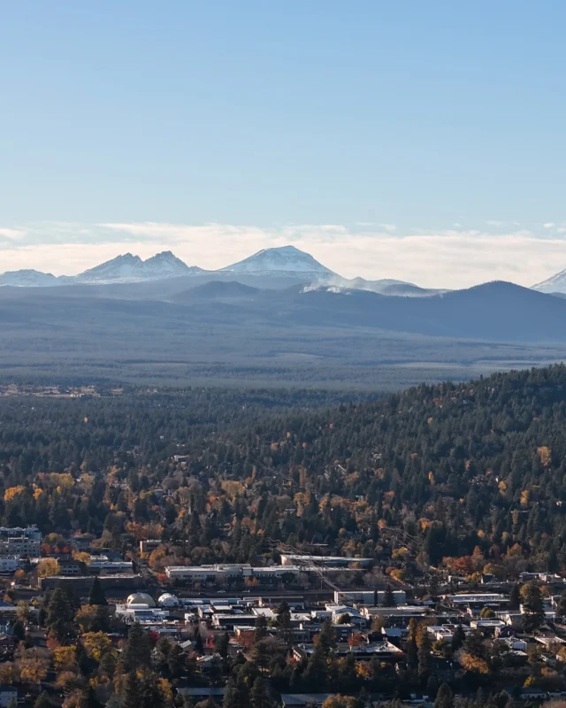 Now selling in Bend, OR 🏡 The Lodges at Bachelor View is a Holt Homes community set against Cascade Mountain views, close to trails, the Deschutes River, Mt. Bachelor, and downtown.

Take advantage of Bend’s lively local scene, from craft breweries to neighbourhood favourites and local spots that bring the city to life year round.

Learn more via the link in bio 🔗
