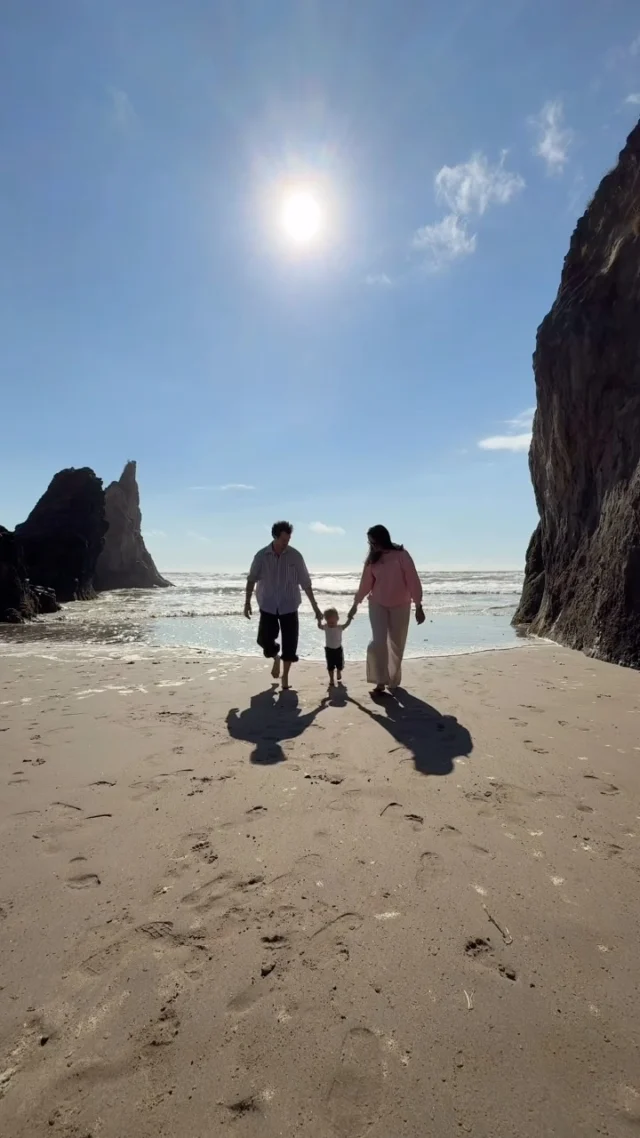 Beach Day. Fresh air, sandy toes, and a full day spent making the most of our time together 🌊☀️

@holthomespnw
#athomewithHolt #holthomesPNW #createdwithholt
