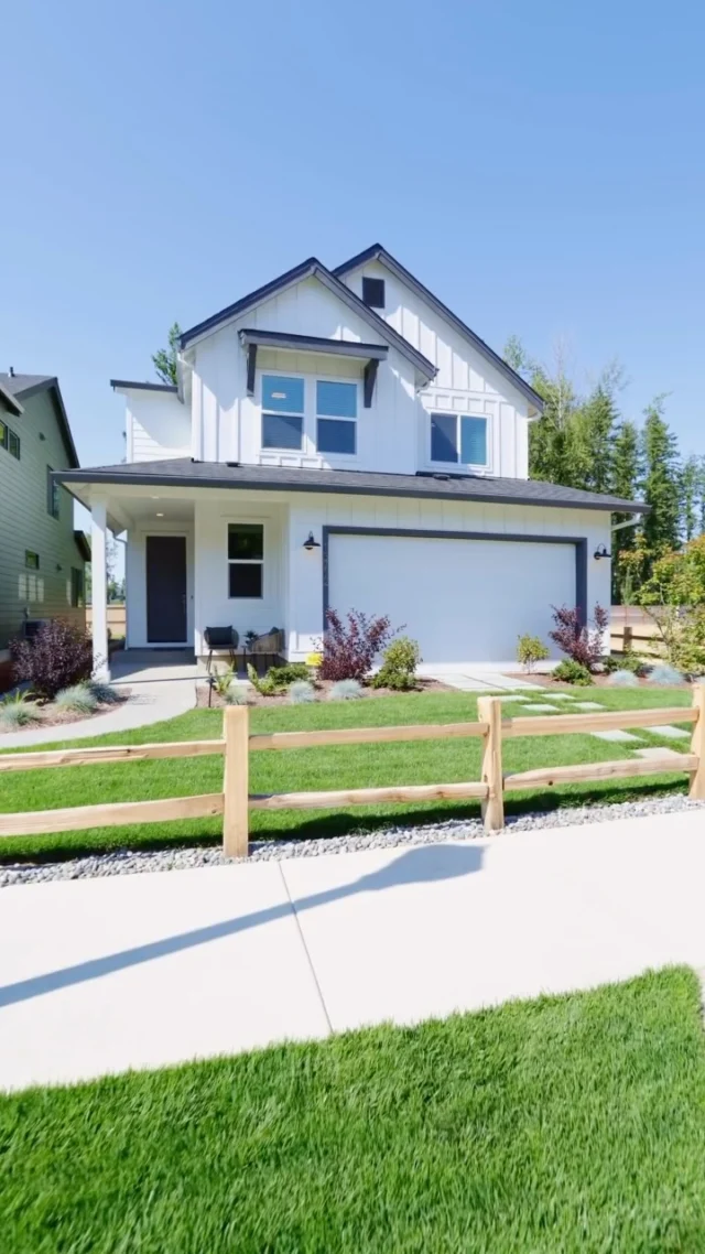A closer look at Floor Plan 1987 👀

With 9-foot ceilings, a U-shaped kitchen with plenty of storage, a main-floor bedroom and full bath, covered patio access and a spacious primary suite upstairs, this plan makes great use of every square foot.

🏡 Floor Plan 1987
📍 Heartwood, Vancouver, WA