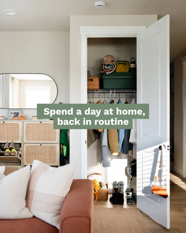 Back to routine! 🏡

Morning drop-offs, emails, laundry, dinner and everything in between. The right spaces make the everyday flow a little easier.

Here’s a look at a day at home, room by room.