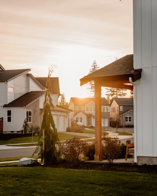 Summer nights at Glacier Pointe in Tehaleh ✨

Long evenings, warm air, and golden hour that lasts a little later this time of year.